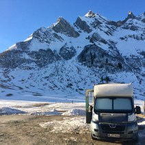 Unser Schlafzimmer vor dem Col de Aravis. Leider nicht genügend Schnee für eine Skitour…..