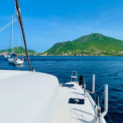 Ankunft in Îles des Saintes: Mooringfeld vor Îlet Cabrit mit Blick auf Terre d'en Haut