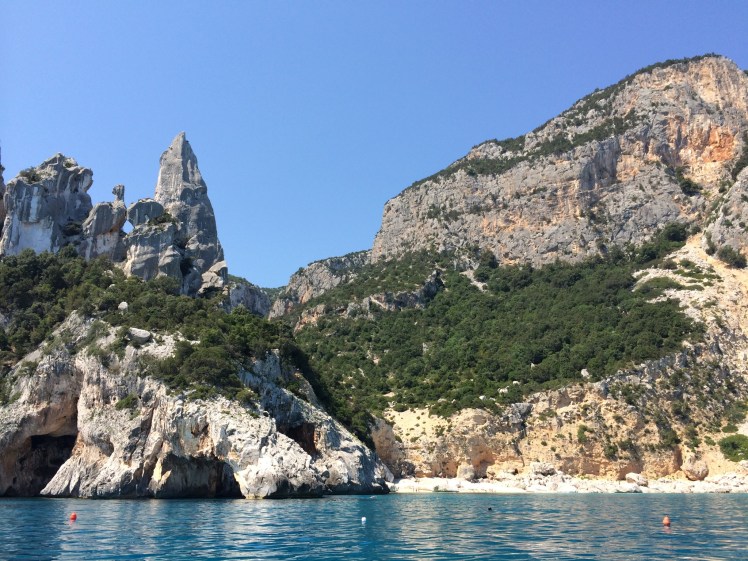 Küstenfahrt mit Boot