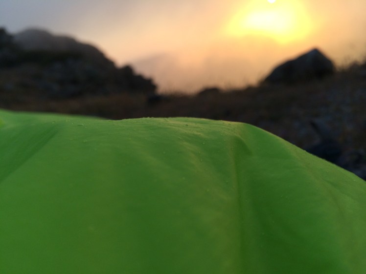 Tautropfen auf Schlafsack