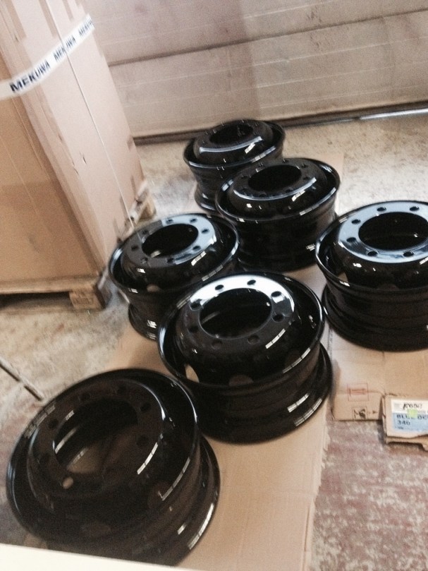 Felgen hochglanzschwarz lackiert