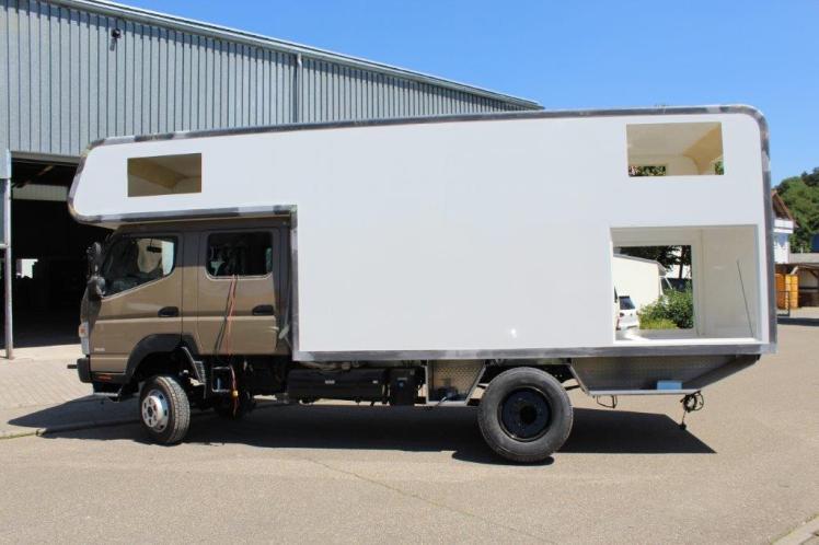 Fuso von der Seite vor Lackierung