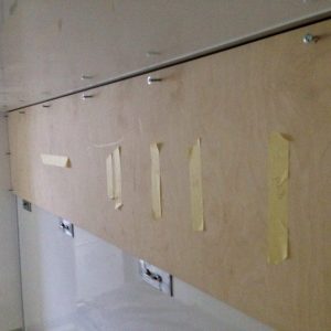 Holzbrett in Heckgarage