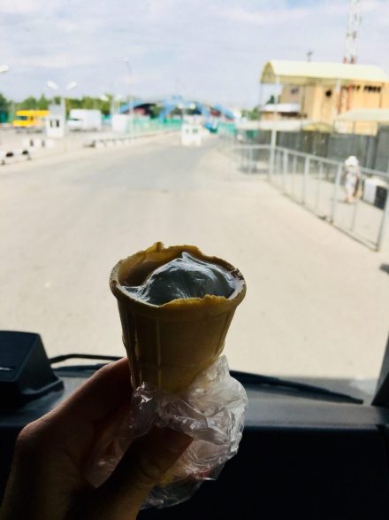 Geschenktes Eis vom Grenzbeamten